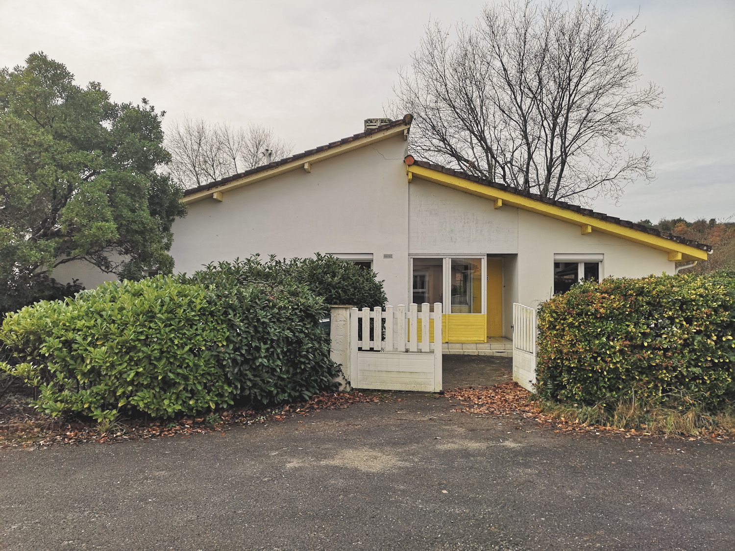 Une maison des années 70 dans le quartier des Trounques à Mimizan dans les Landes / Sud-Ouest / France